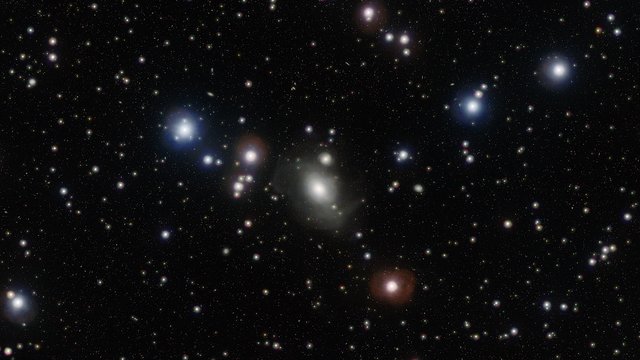 Haciendo zum en la galaxia NGC 1316