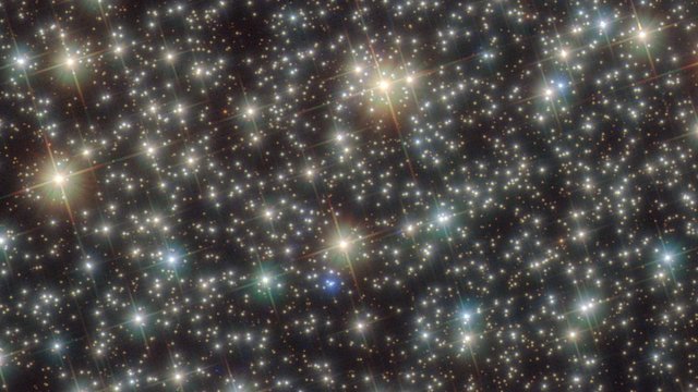 Zoom auf den Kugelsternhaufen NGC 3201