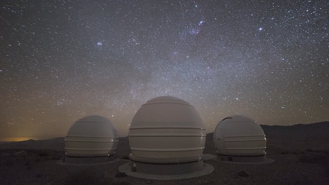 Zeitraffer-Videosequenz der ExTrA-Anlage zur Planetensuche auf La Silla