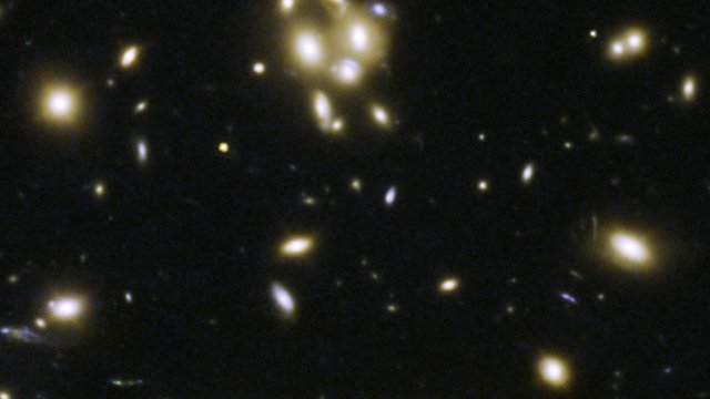 Aproximação à galáxia distante MACS1149-JD1