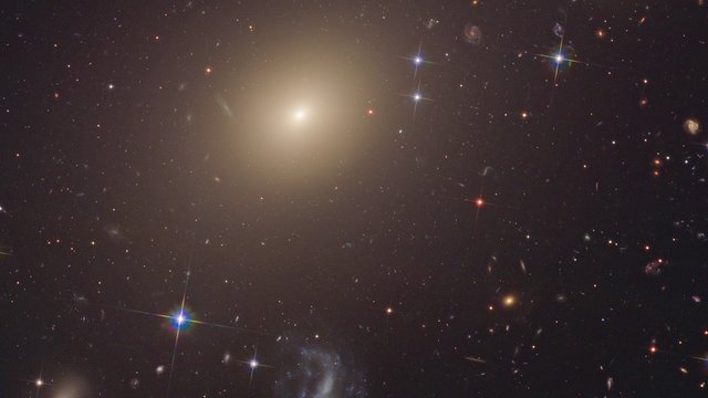 Schwenk über ESO 325-G004