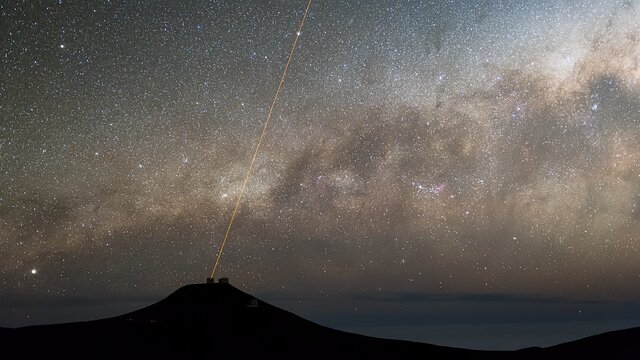 Planeta descoberto em órbita de par de estrelas extremo (ESOcast 247 Light)