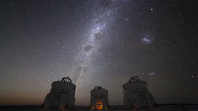 Uncovering a Black Hole in an Immense Dust Cloud (ESOcast 251 Light)