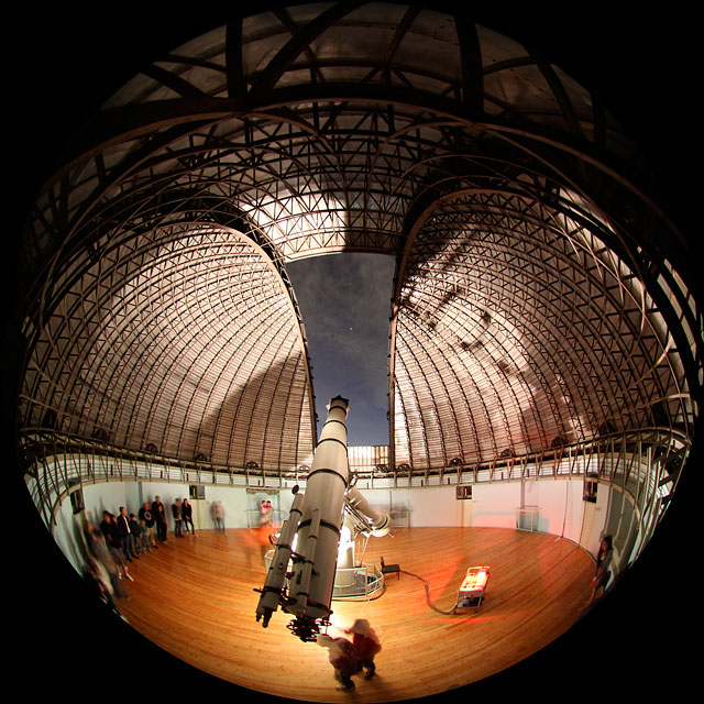 Visitantes en el Observatorio Penteli
