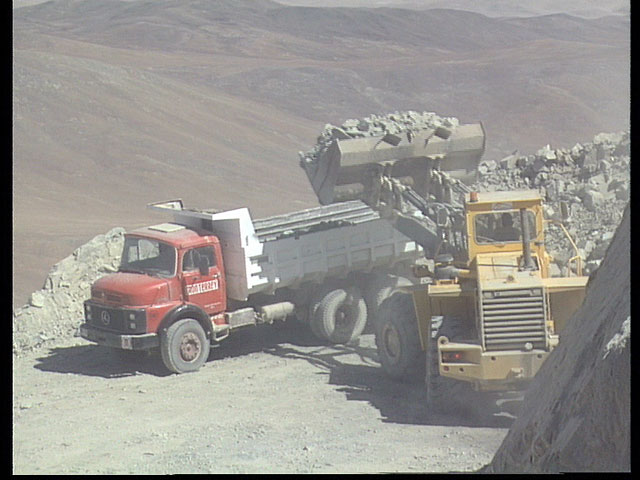 Removing debris from VLT construction, 1991 — clip 2