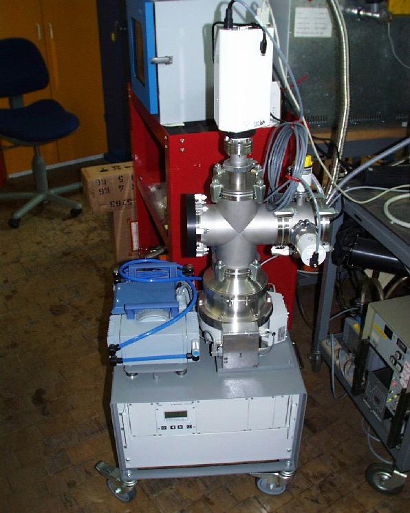 Experimental setup: gaz analyzer, probe chamber and
turbo-molecular pump