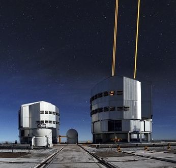 Paranal with the AOF projecting laser guide stars 